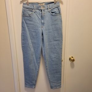 Levi's High Waisted Mom Jean, light wash, size 30